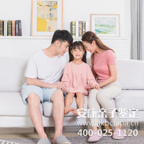 孕妇怀孕4个月了还做亲子鉴定是不是很危险?前段时间，一个南昌的孕妇挺着大肚子来到鉴定机构咨询：自己怀孕4个月多了，自从怀孕一直担心受怕的，害怕孩子不是自己老公的，到时候被发现，那么自己将没有幸福的日子了，所以想通过亲子鉴定来找出真相，但是自己又担心做亲子鉴定有风险，所以想了解一下，怀孕4月做亲子鉴定有风险吗?